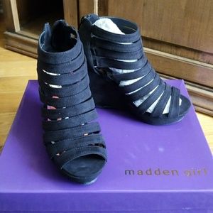 Wedge heels
