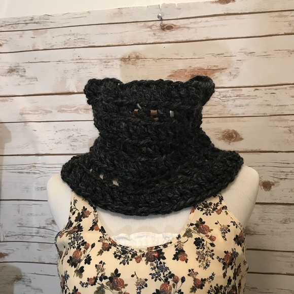 Handmade Crocheted Dark Grey Cowl Scarf - Picture 5 of 8