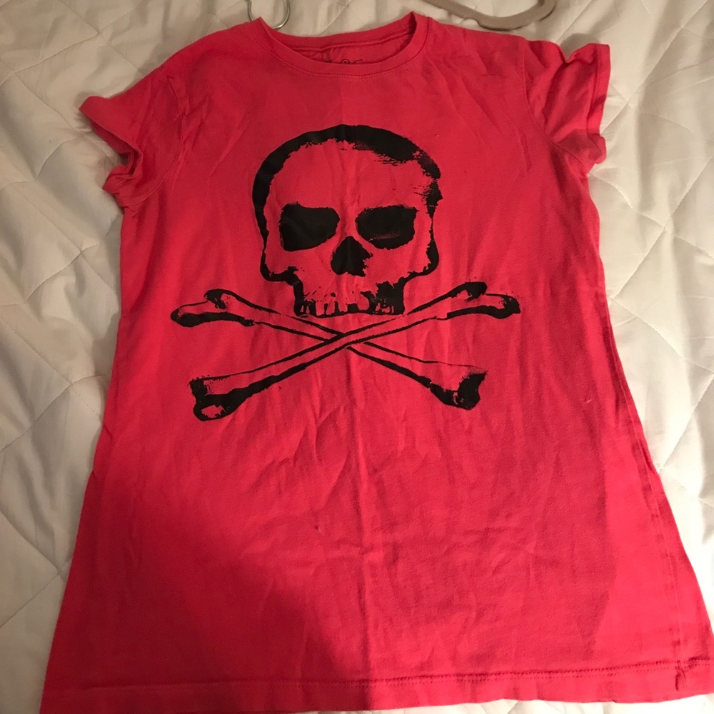 Hot pink skull shirt