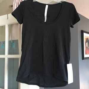 Lululemon T-shirt, never worn