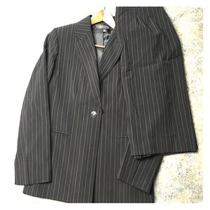 Kasper suit with jacket & pencil skirt