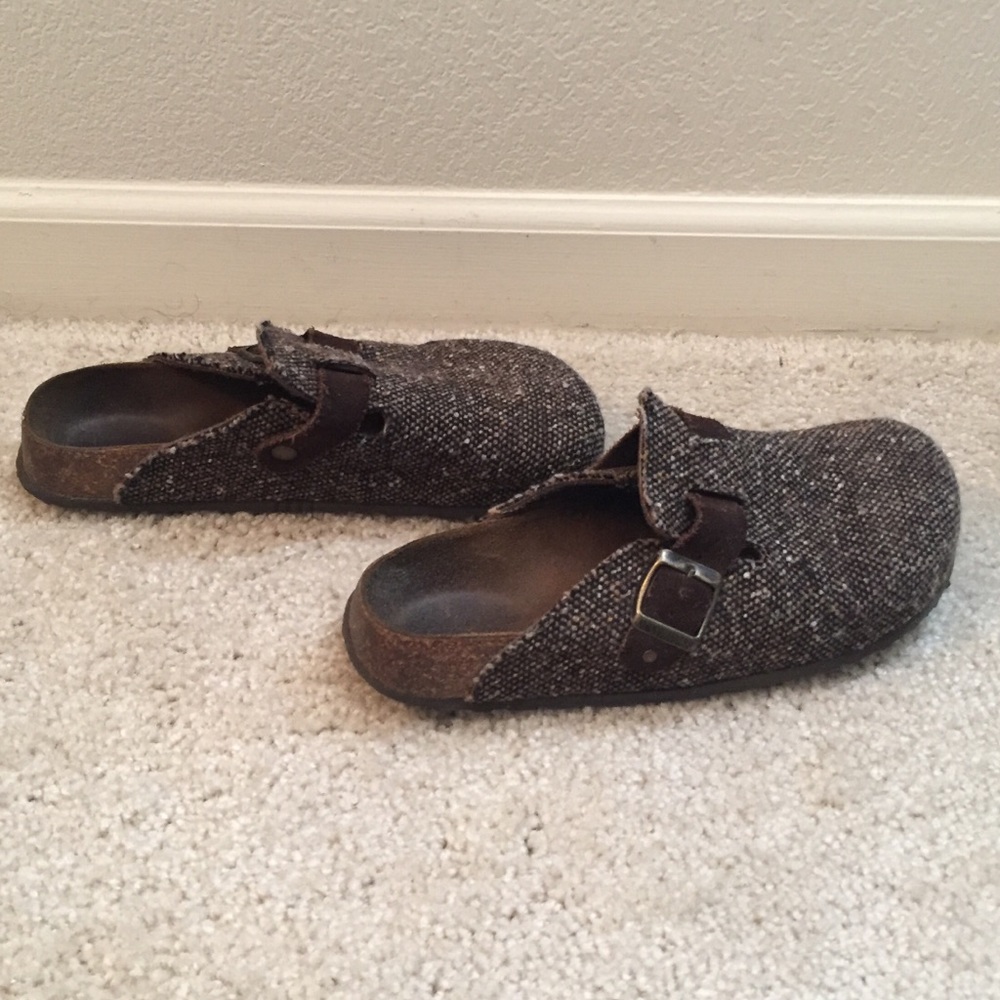 American Eagle Clogs