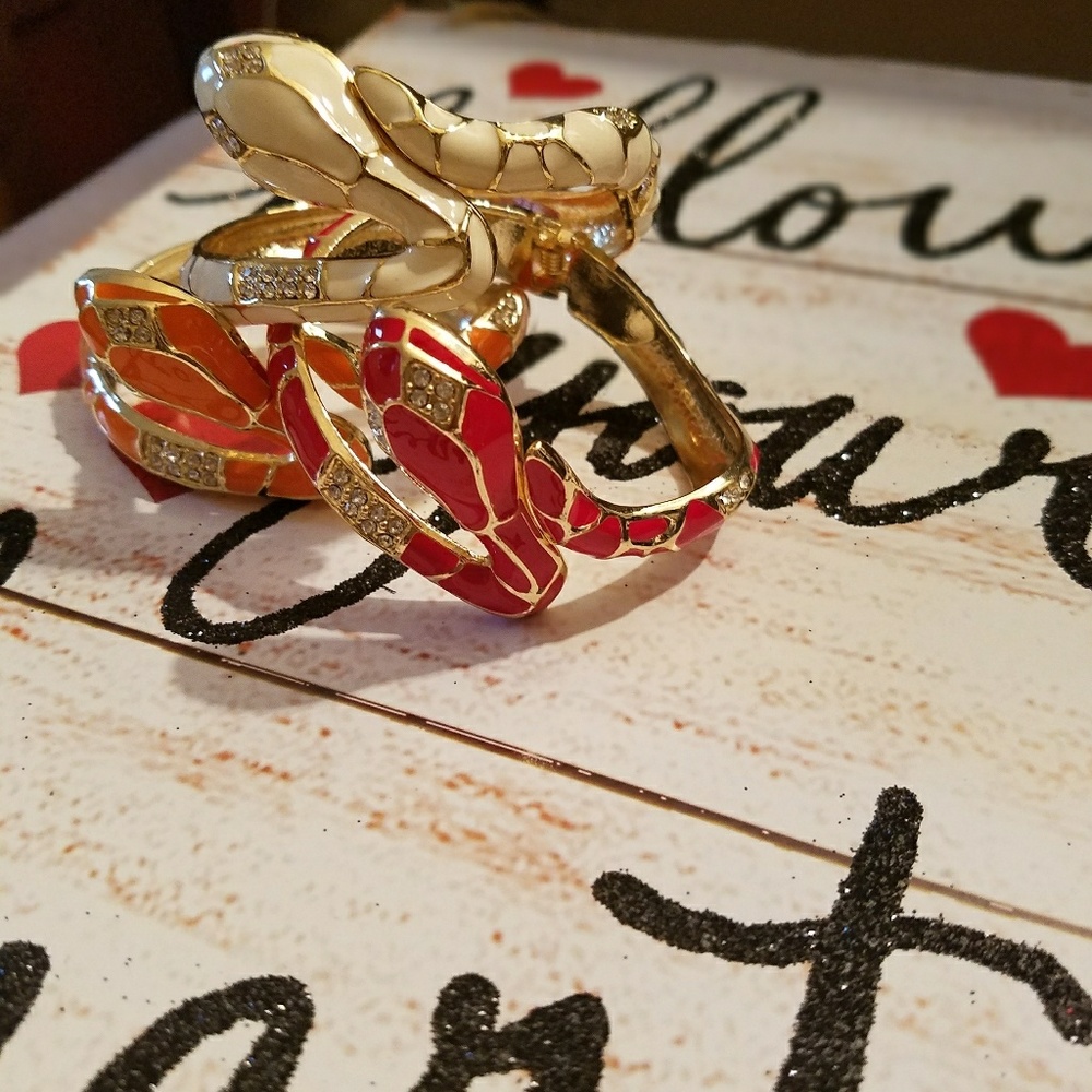 Eggshell Snake Bangle - Picture 3 of 3