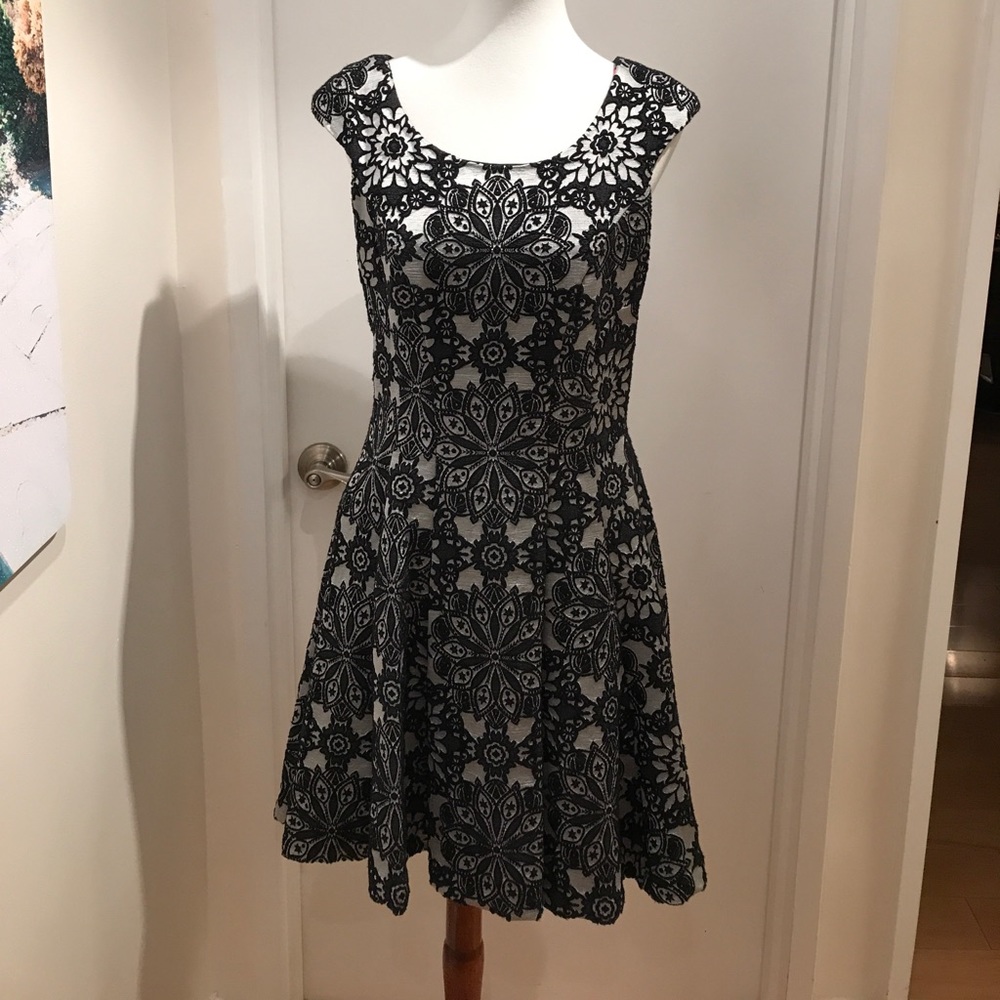 🚫SOLD🚫 Betsy Johnson - Size 4, A-line Dress
