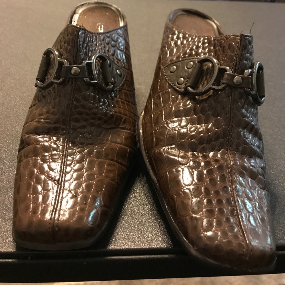Aerosoles  size 8 1:2 mules