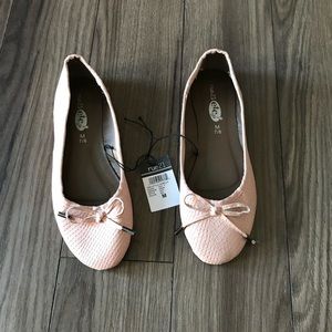 😳BOGO😳 Cute Flats!