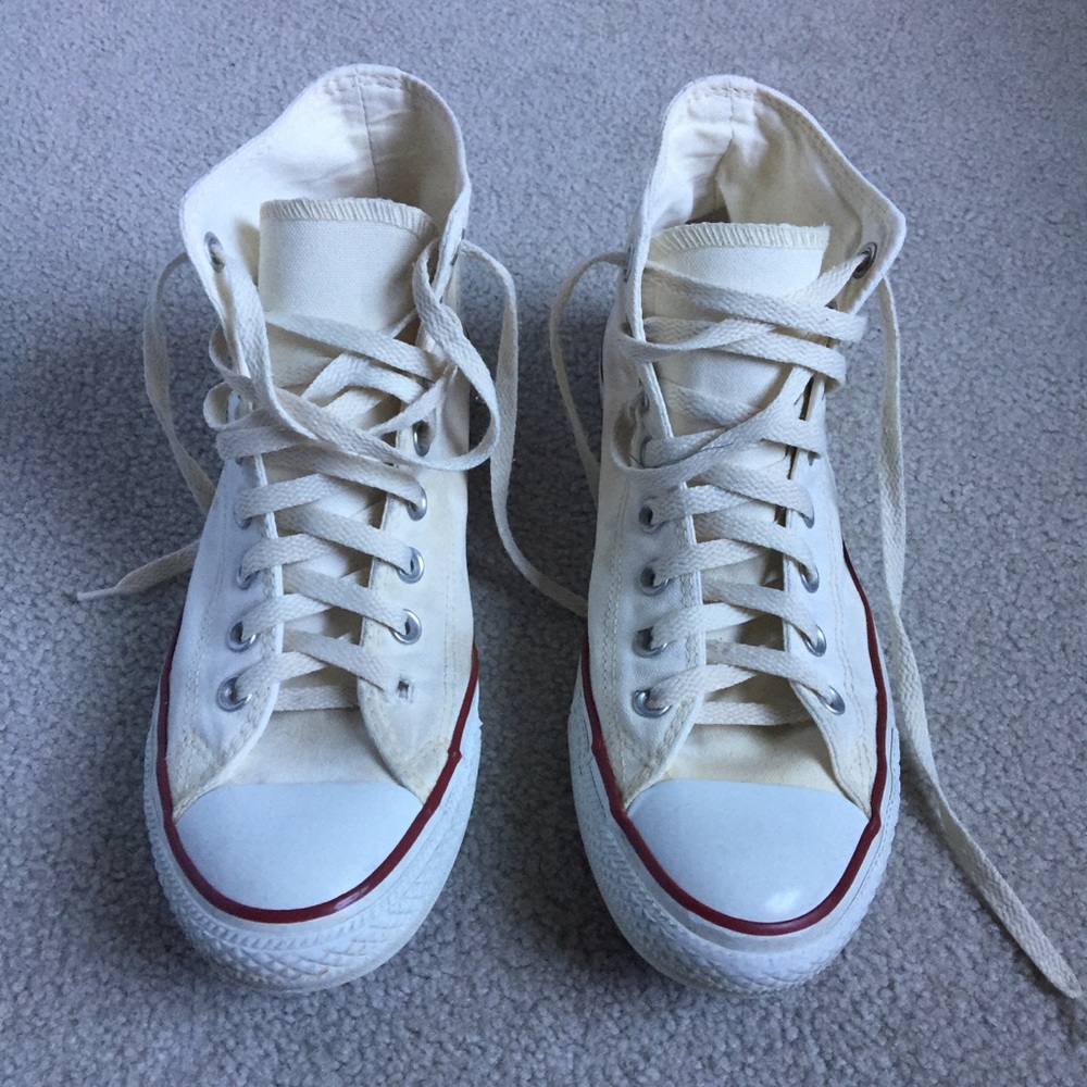 EUC white hightop converse chuck taylors