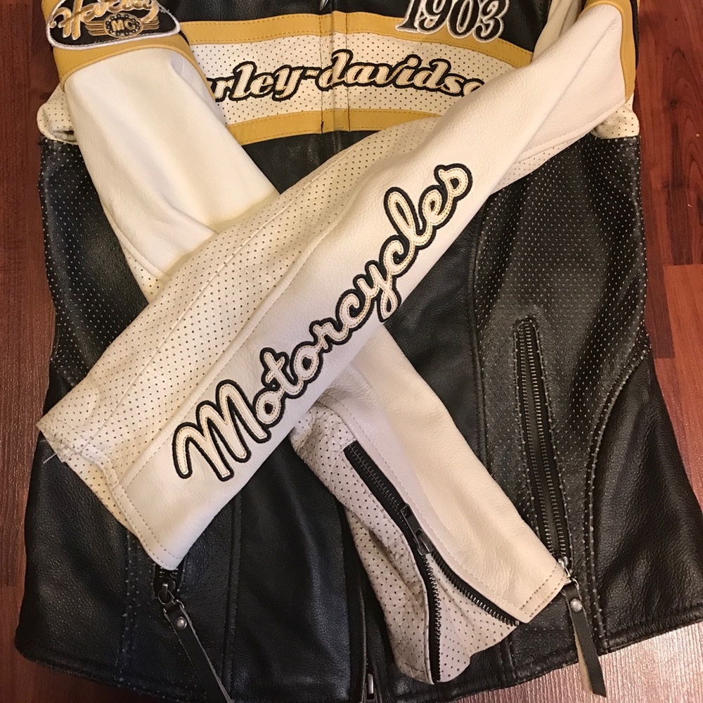 Women's Harley Davidson Leather Jacket - Picture 2 of 7