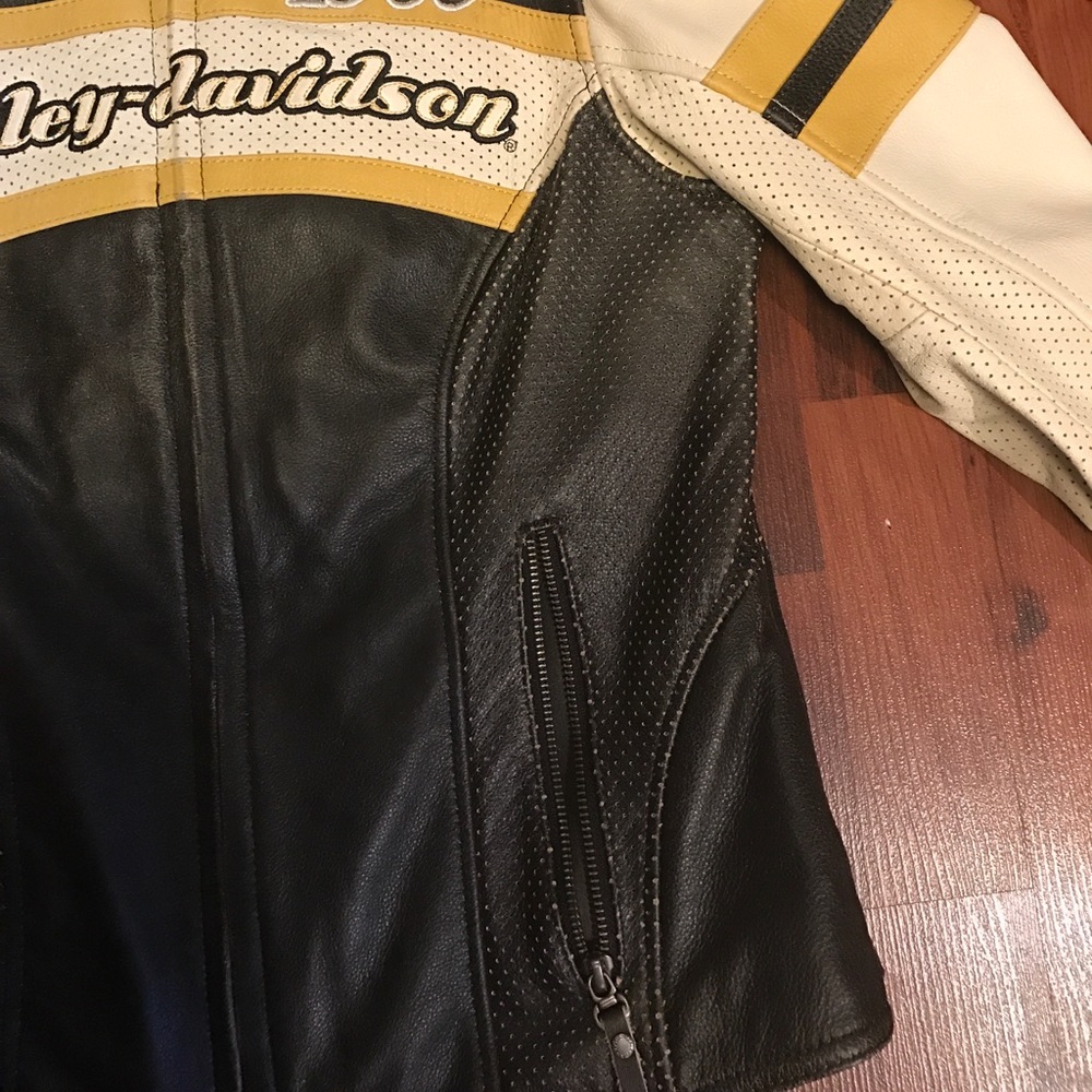 Women's Harley Davidson Leather Jacket - Picture 4 of 7
