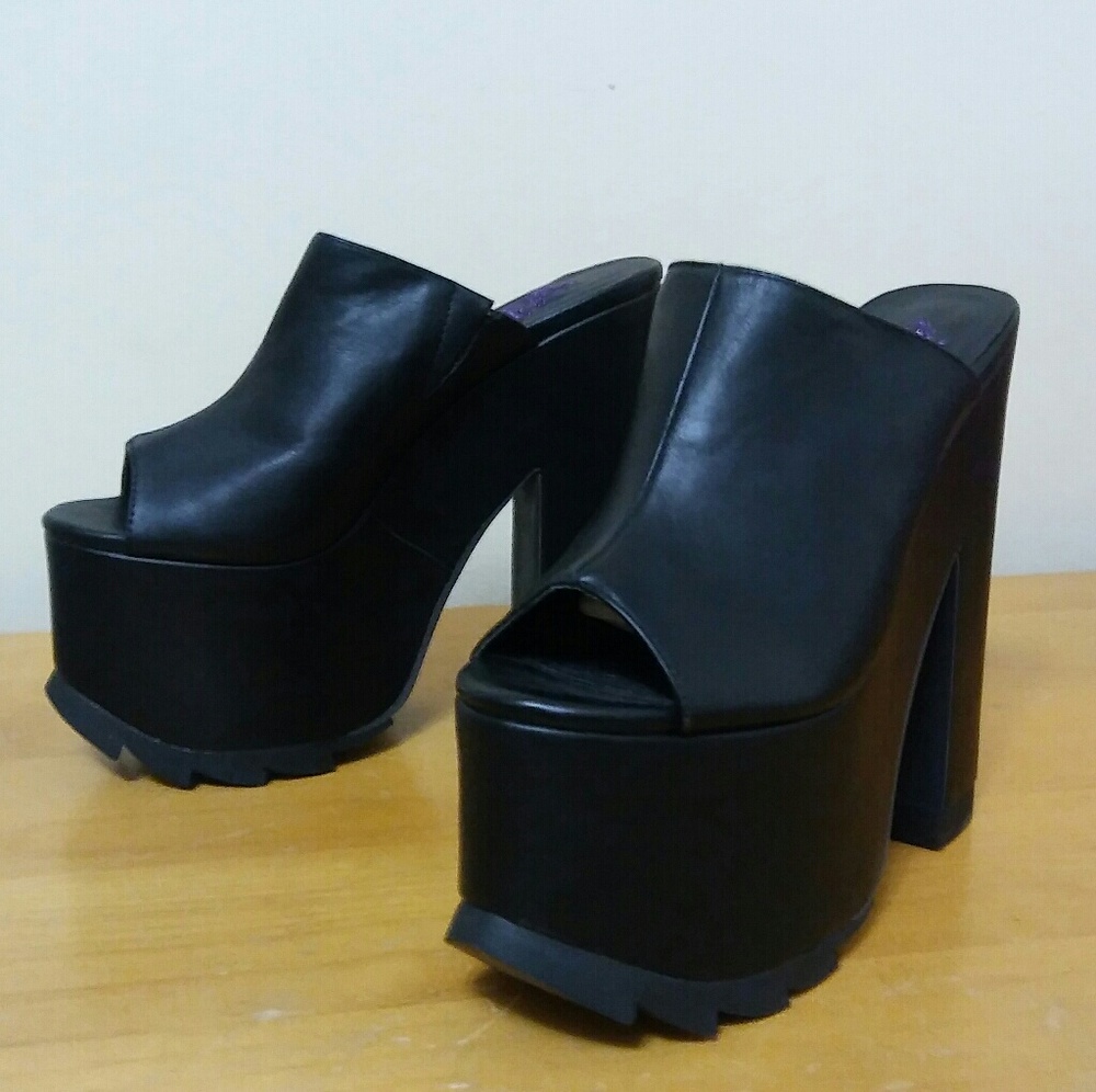 YRU Dream Platform mules size 7