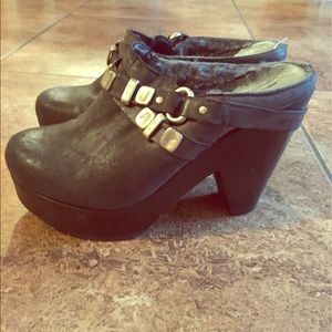 Bernardo fleece lined mules