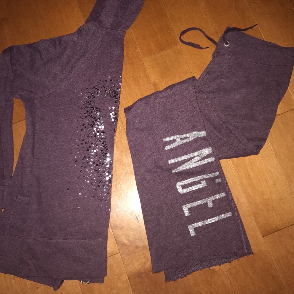 VS sweatsuit