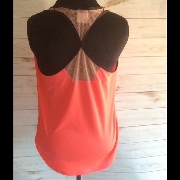 Nike dri-fit workout top - Picture 2 of 4