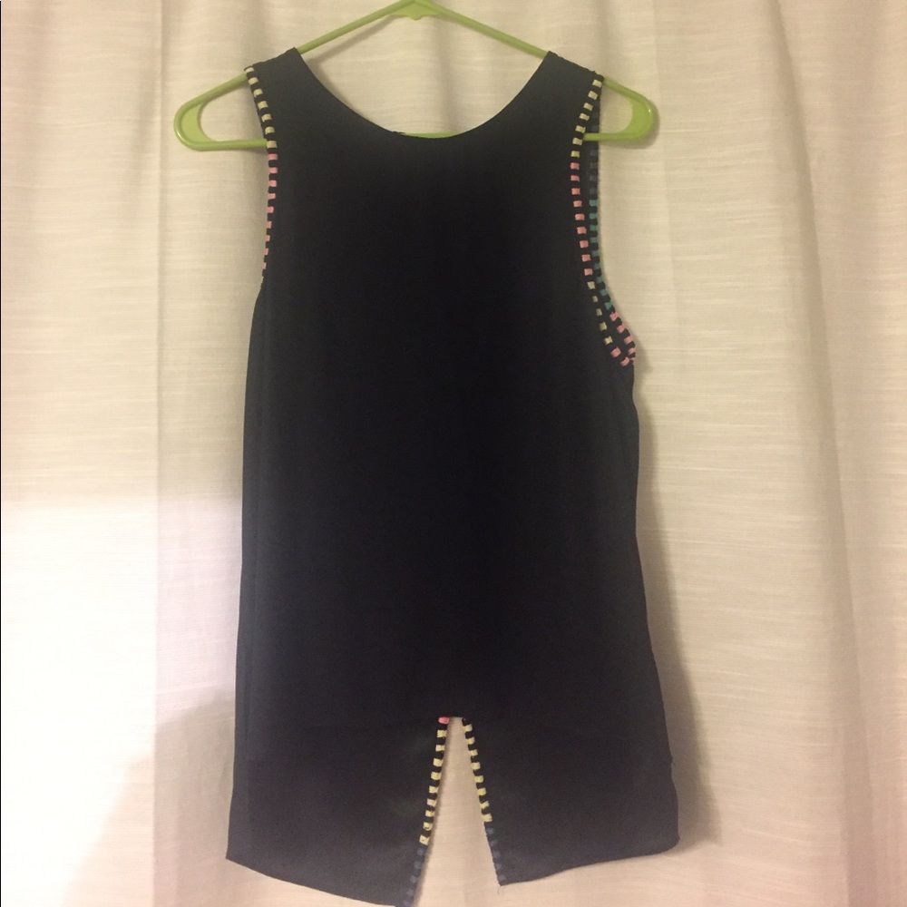 Parker split back tank top with colored piping