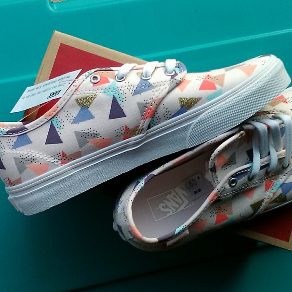 New VANS - Picture 2 of 4