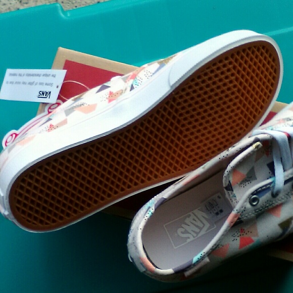 New VANS - Picture 3 of 4