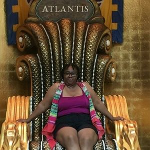 Meet your Posher, Henretta