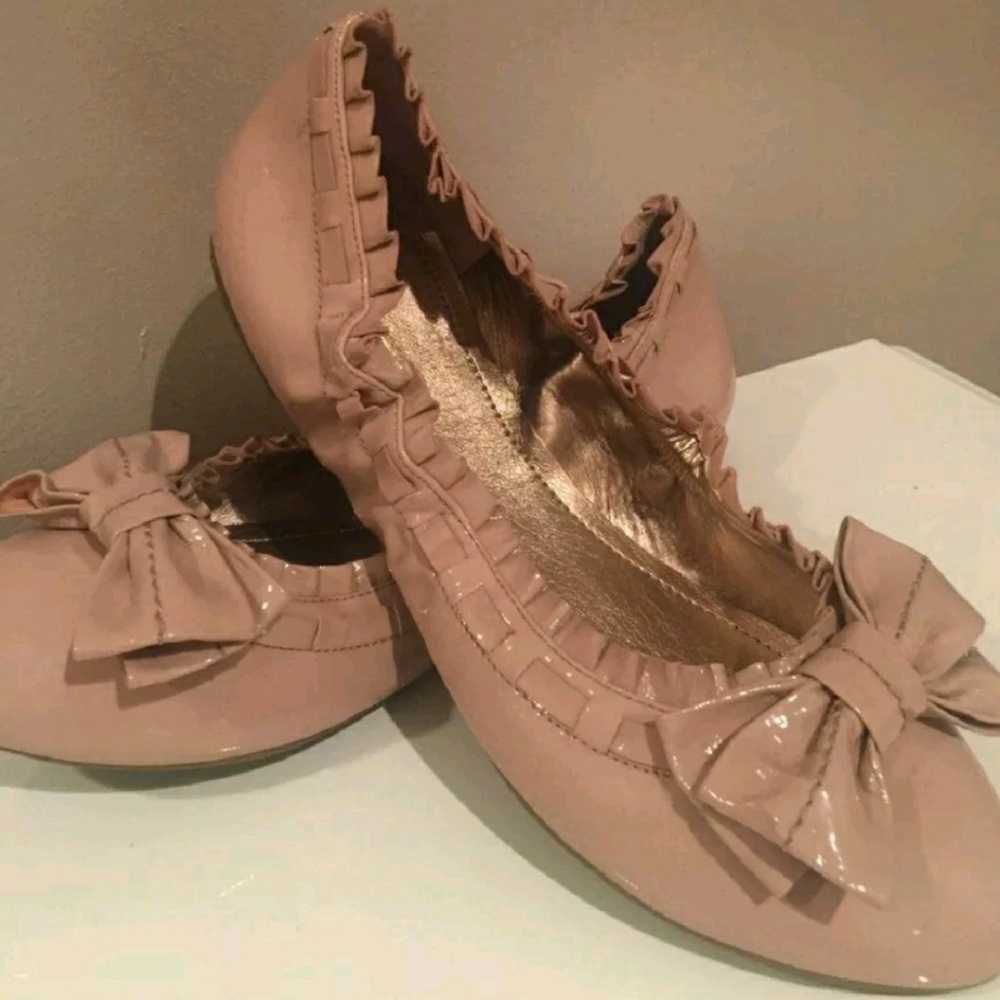 Bcbgeneration blush flats with bow.