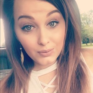 Meet your Posher, Lara