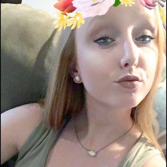 Meet your Posher, Madison - Picture 1 of 1