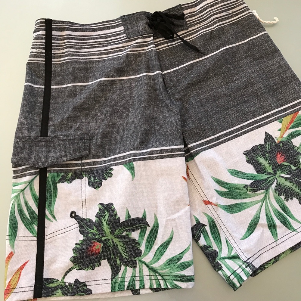 NWOT men’s board shorts