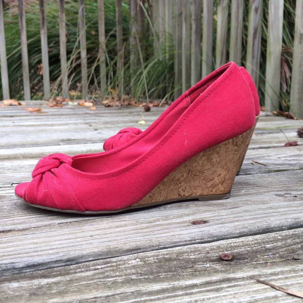 Red canvas wedges