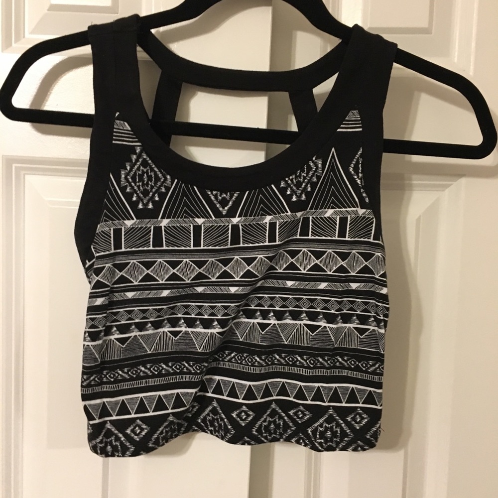 🆕 Aztec print crop top NWOT