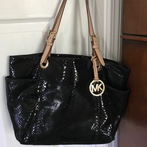 ❗️❗️Michael Kors alligator print❗️❗️