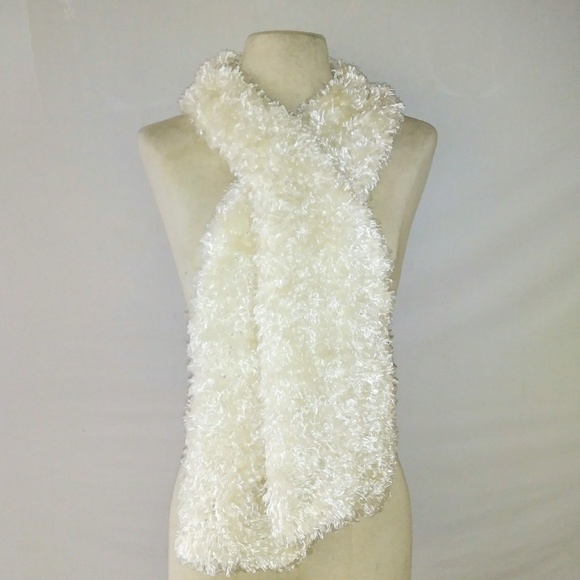 🤍 Plush Winter Scarf #hundredsofscarves - Picture 1 of 4