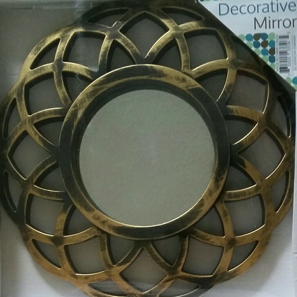 Distressed Gold Circle Wall Mirror. - Picture 4 of 4