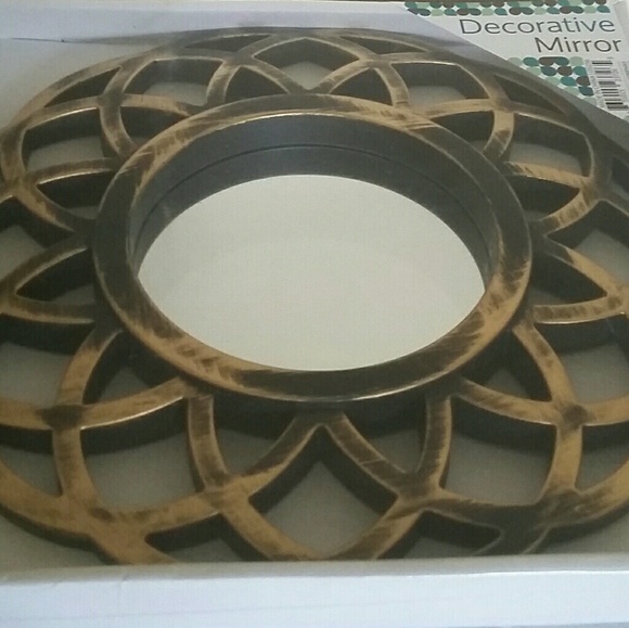 Distressed Gold Circle Wall Mirror. - Picture 2 of 4