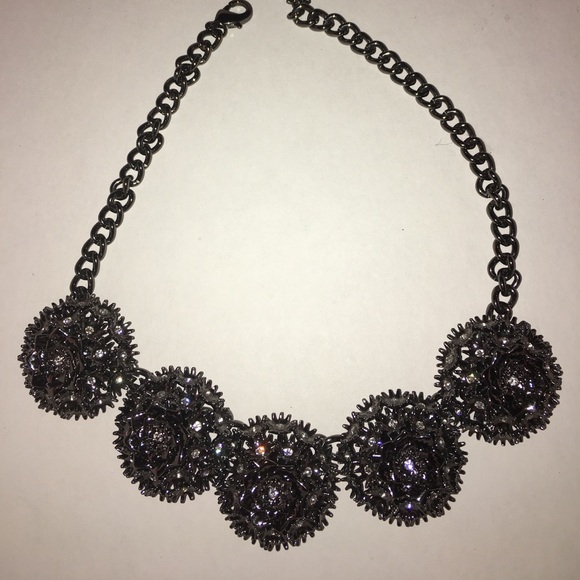 GUN METAL STATEMENT NECKLACE - Picture 2 of 3