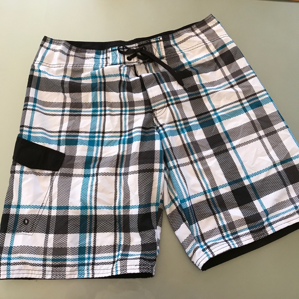 NWOT men’s board shorts