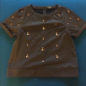 Grey shirt with maroon embellishments