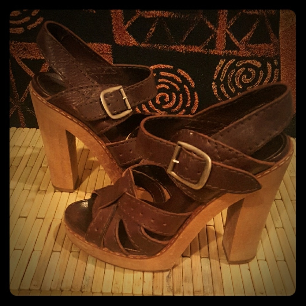 Vintage Chloe leather sandal.