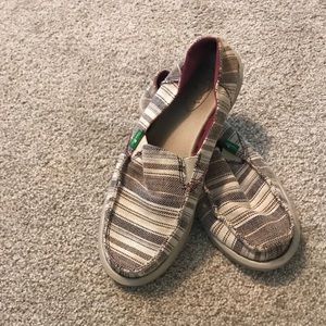 Sanuk neutral slide ons