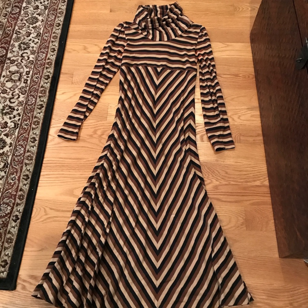 Stunning Retro Turtleneck Dress