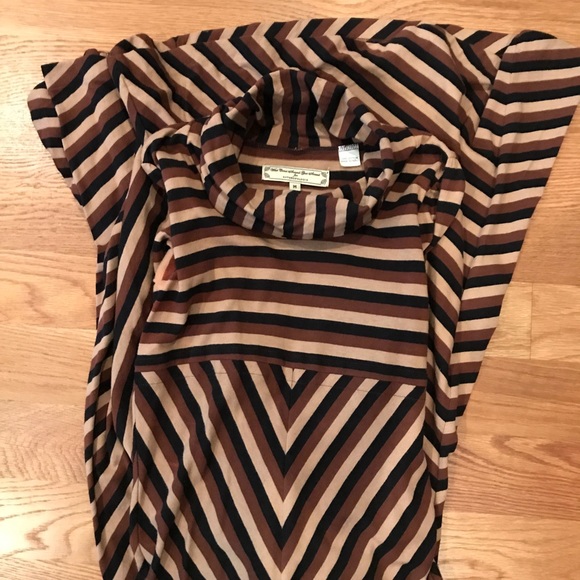 Stunning Retro Turtleneck Dress - Picture 7 of 8