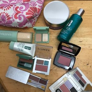 Makeup bag full of stuff