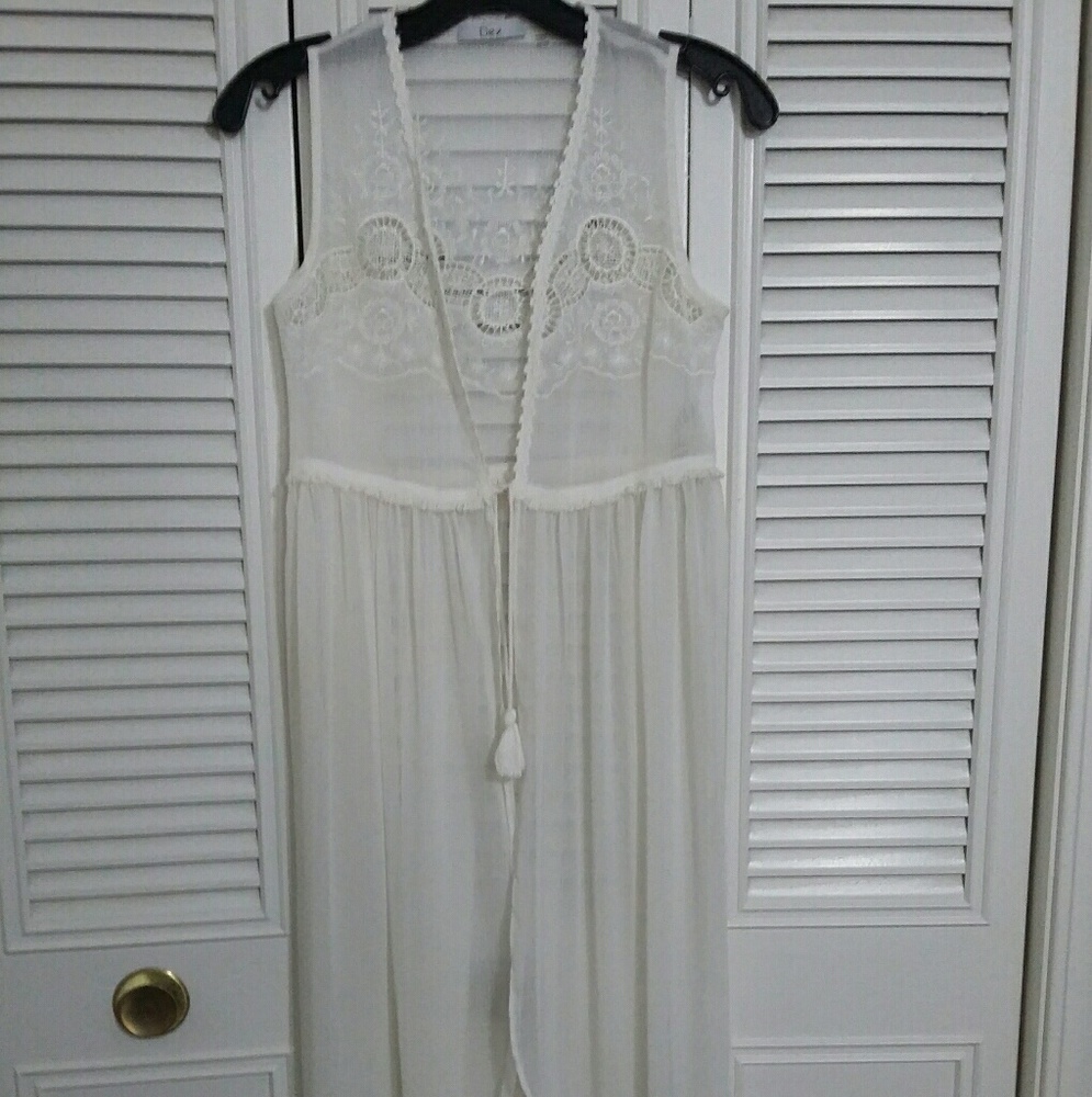 Women's lace shaw/best Size small