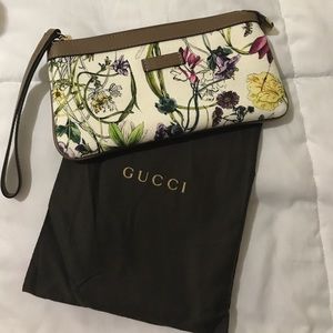 New Gucci Women’s wristlet
