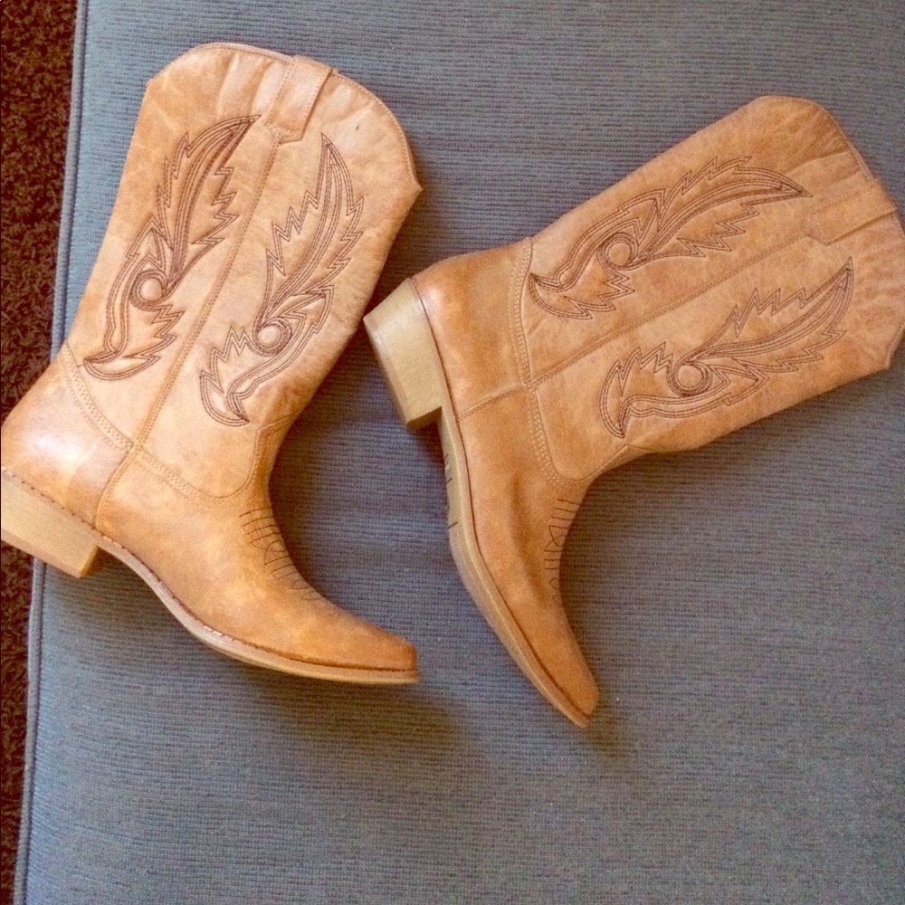 Brand new western boots with original packaging