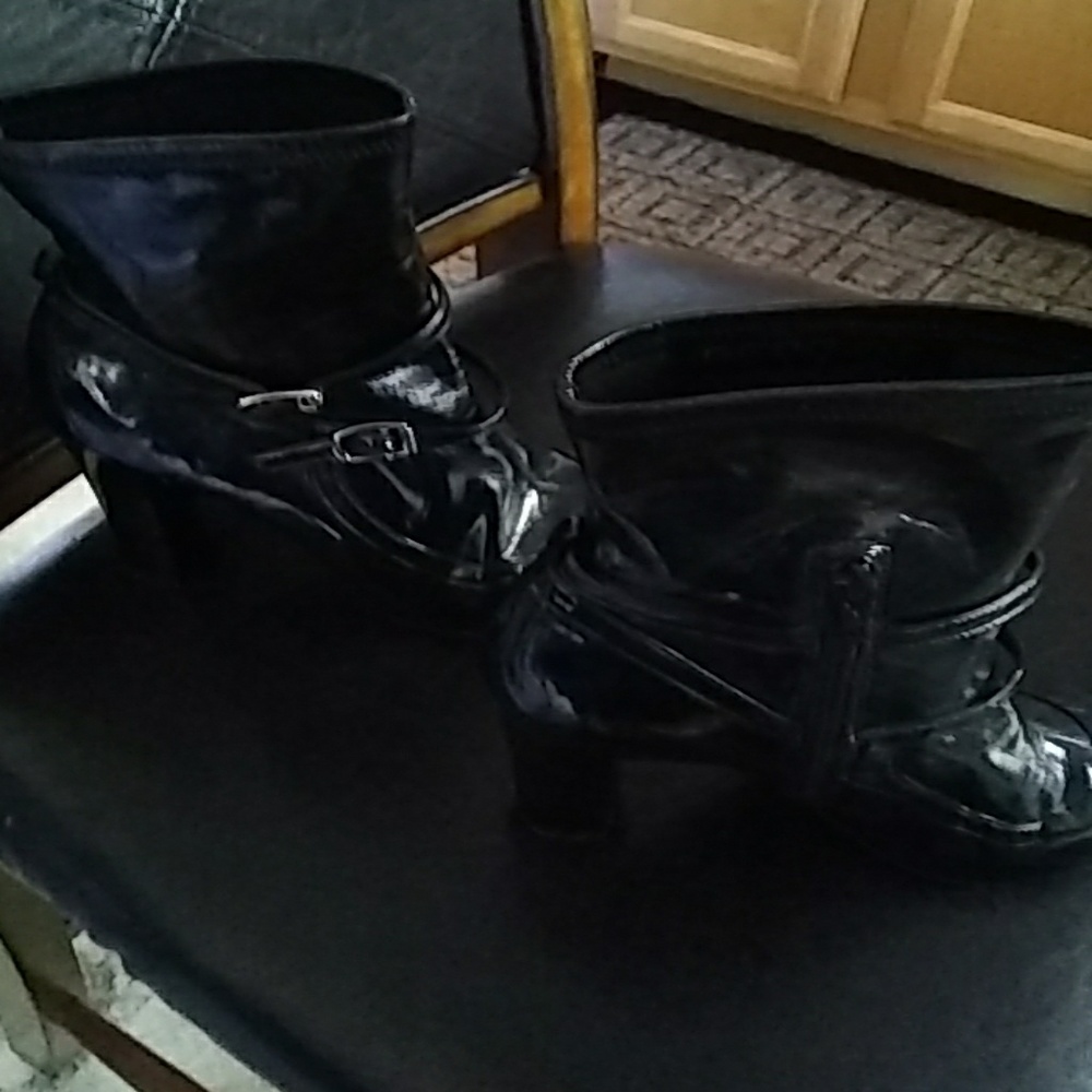 Heeled boots