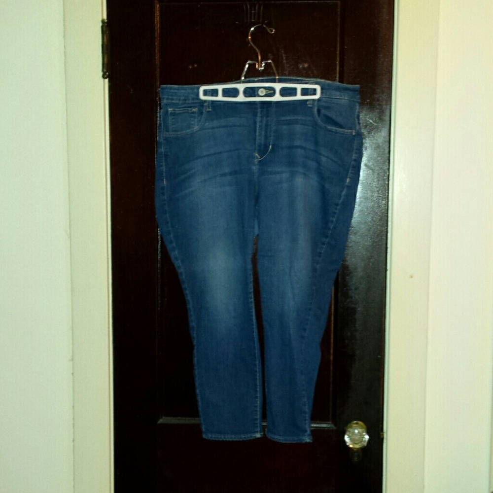 Very lightly used Old Navy capris