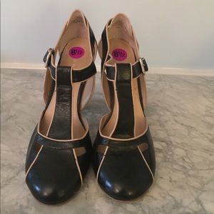 Nine West Mary Janes. Size 8.5