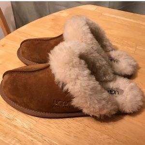 Ugg Slippers sz 8- Good condition!