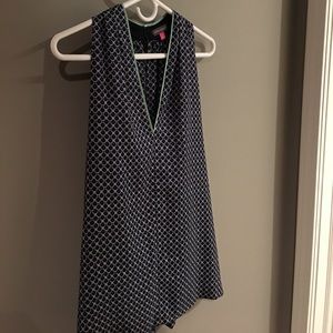 V-neck Vince Camuto Top!