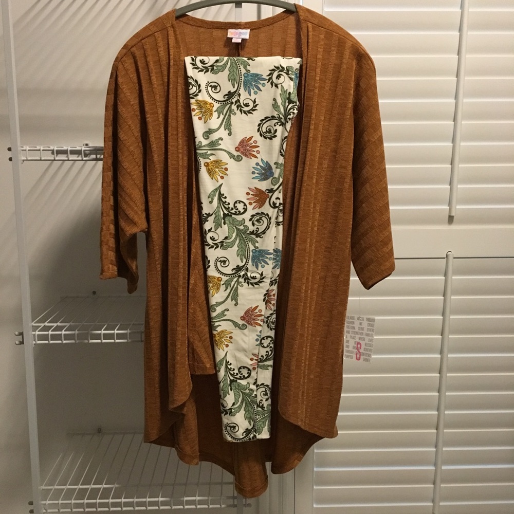 LuLaRoe Bundle OS Paisley Leggings and Lindsay