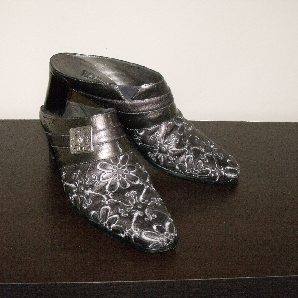 BRIGHTON TILE SHOE - SZ. 9
