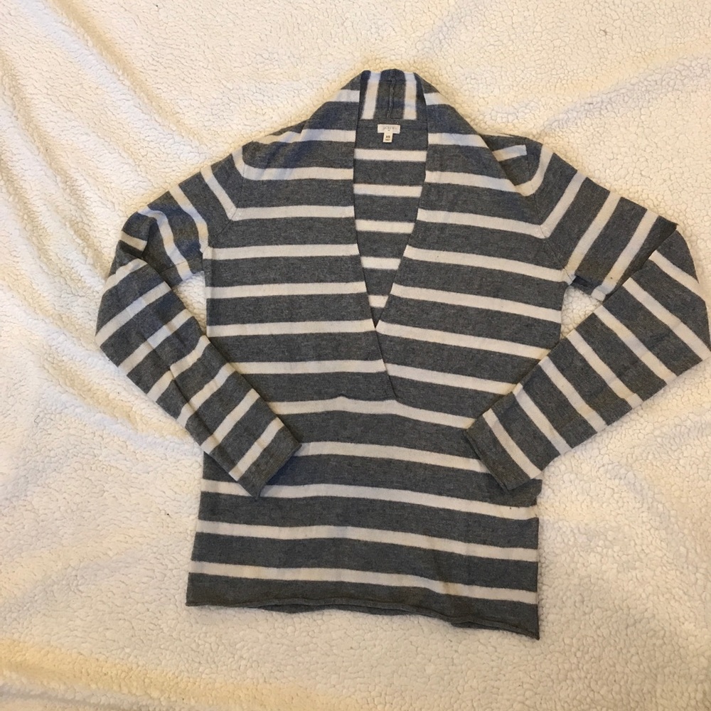 Light weight deep V sweater